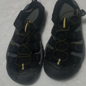Black athletic sandle